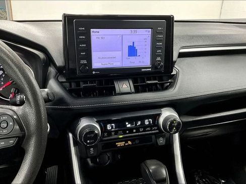 Used 2022 Toyota RAV4 XLE image 4