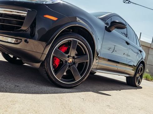 Used 2016 Porsche Cayenne Turbo AWD/4WD image 26