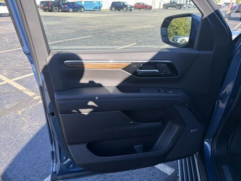 New 2026 Chevrolet Suburban High Country image 10