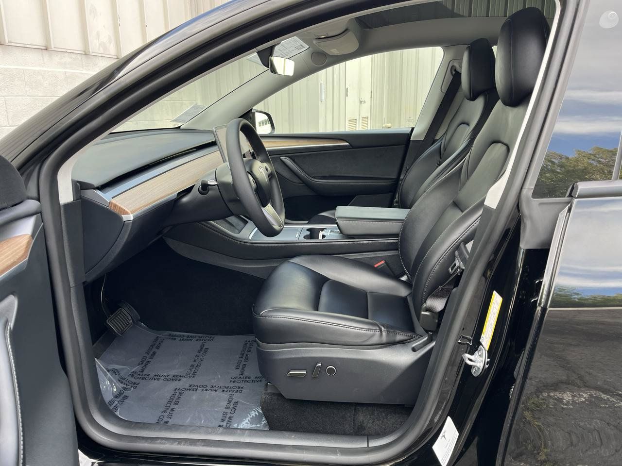 Used 2025 Tesla Model Y Long Range AWD/4WD image 4