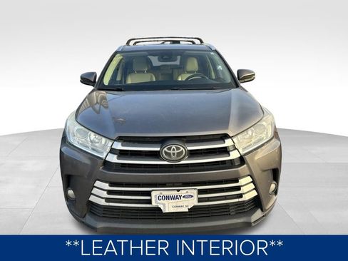 Used 2017 Toyota Highlander XLE image 7