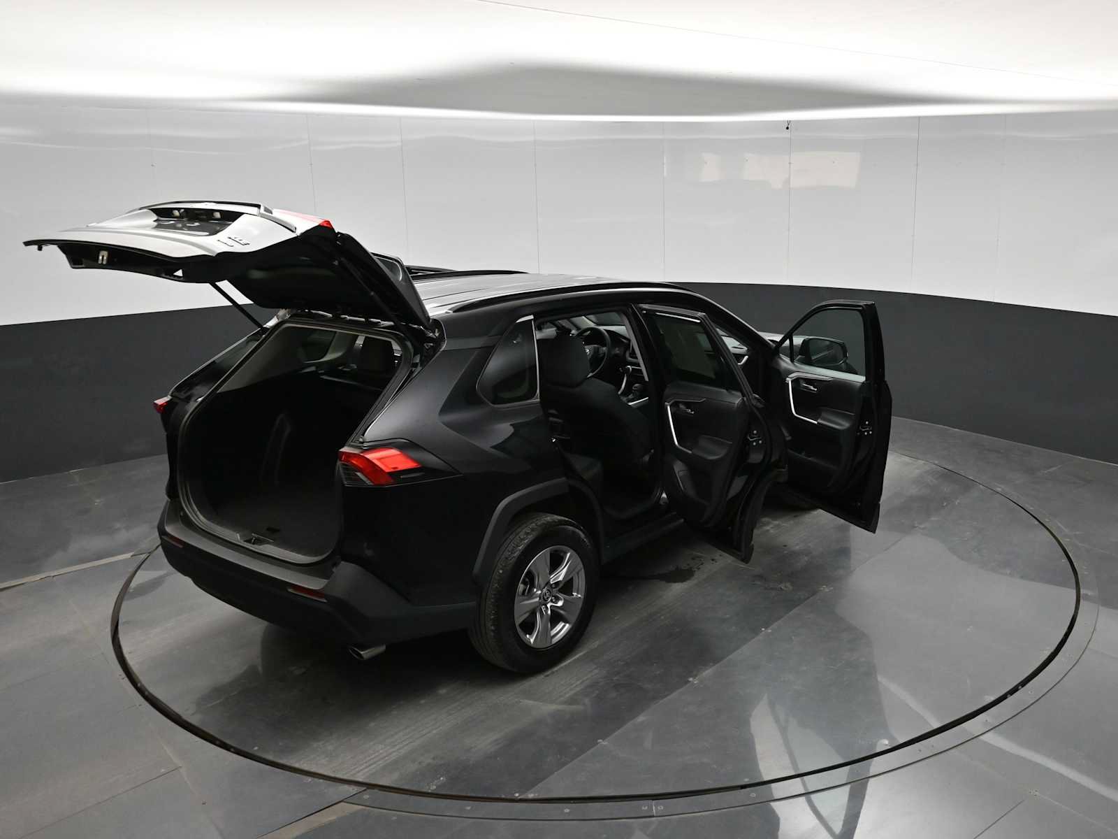 Used 2025 Toyota RAV4 XLE AWD/4WD image 42