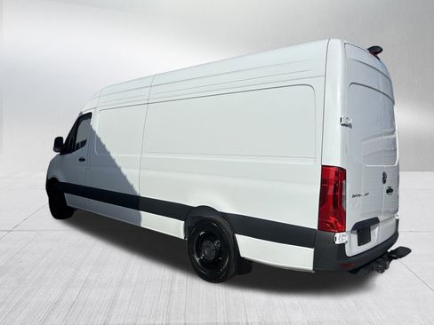 Used 2025 Mercedes-Benz Sprinter 2500 image 8