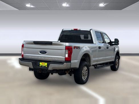Used 2018 Ford F250 XL w/ STX Appearance Package AWD/4WD image 9
