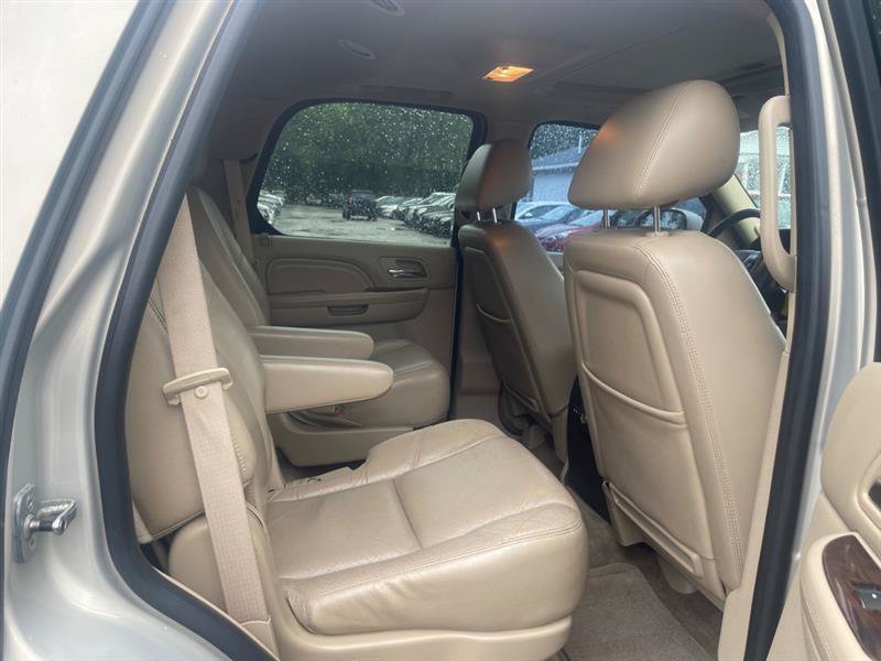 Used 2011 Cadillac Escalade Luxury AWD/4WD image 12