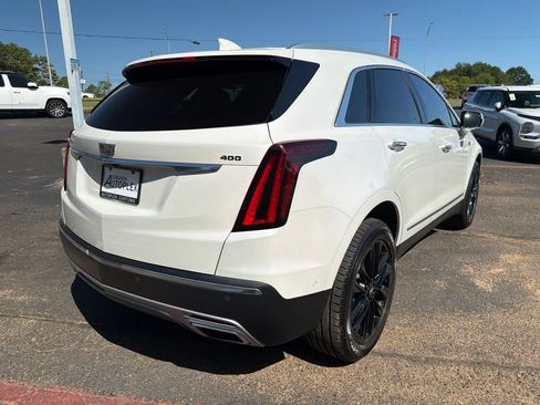 Used 2022 Cadillac XT5 Premium Luxury w/ Technology Package FWD image 6