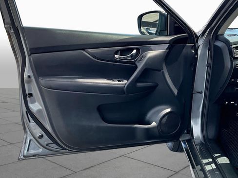 Used 2017 Nissan Rogue SV FWD image 22