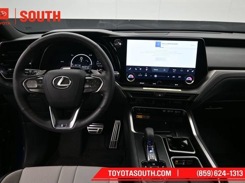 Used 2026 Lexus TX 500h AWD w/ Technology Package image 11