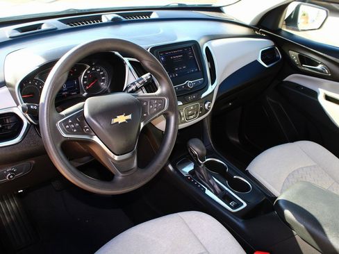 Used 2024 Chevrolet Equinox LT image 3