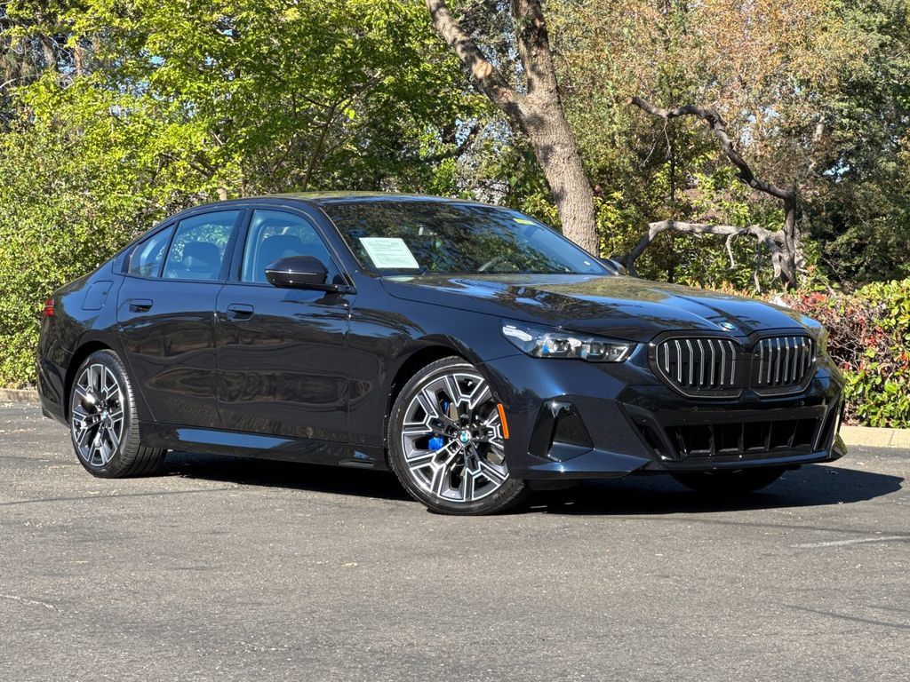 Used 2026 BMW 530i xDrive w/ M Sport Package AWD/4WD image 2