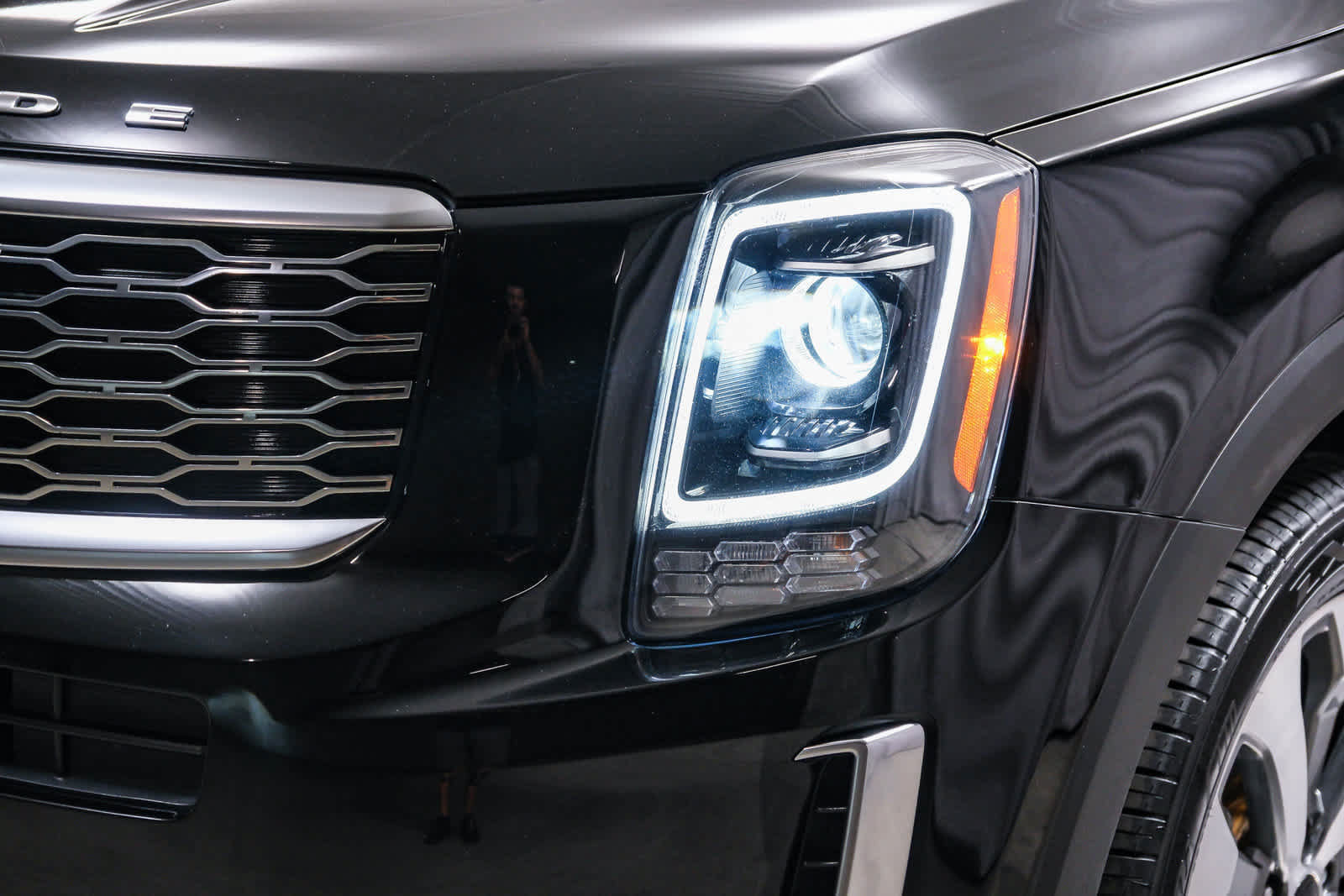 Used 2020 Kia Telluride EX w/ EX Premium Package FWD image 10