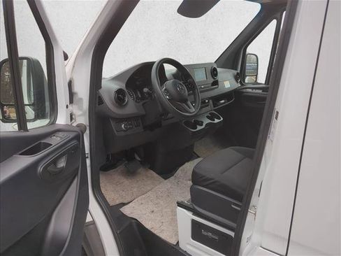Used 2024 Mercedes-Benz Sprinter 2500 image 10