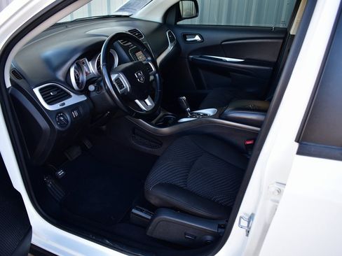 Used 2020 Dodge Journey SE w/ SE Popular Equipment Group image 15