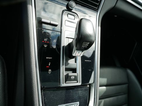 Used 2022 Porsche Panamera 4 Platinum Edition image 21