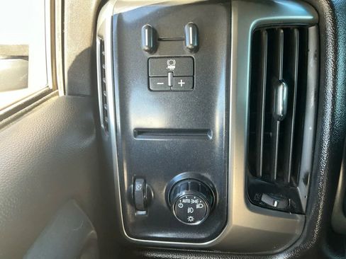 Used 2018 Chevrolet Silverado 1500 LT w/ All Star Edition image 33