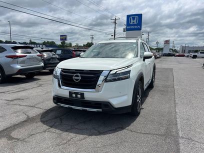 Used 2024 Nissan Pathfinder Platinum w/ Cargo Package