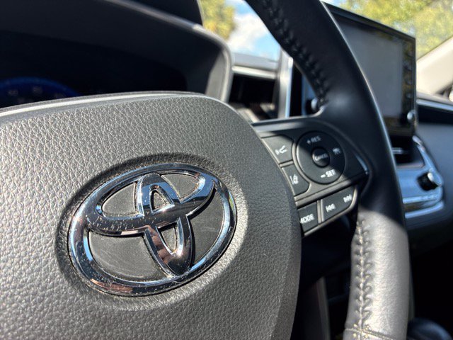 Used 2022 Toyota Corolla Cross XLE w/ Convenience Package AWD/4WD image 26