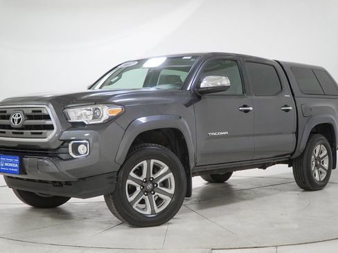 Used 2017 Toyota Tacoma Limited w/ Tow Package image 1