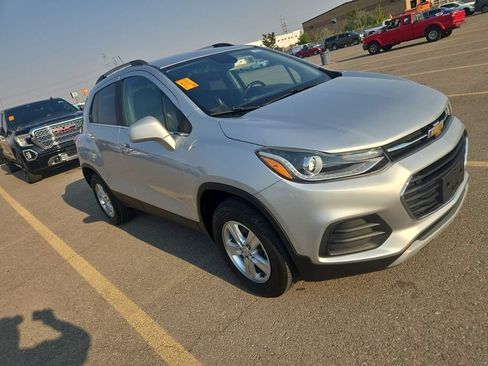Used 2019 Chevrolet Trax LT w/ LT Convenience Package AWD/4WD image 3