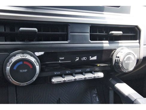 Used 2025 Toyota 4Runner SR5 AWD/4WD image 23