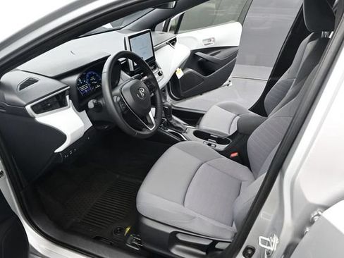 Used 2026 Toyota Corolla SE w/ SE Premium Package AWD/4WD image 4