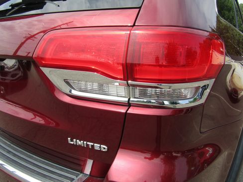 Used 2019 Jeep Grand Cherokee Limited AWD/4WD image 9
