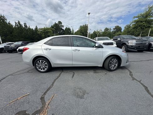 Used 2017 Toyota Corolla XLE w/ Carpet Mat Package (TMS) FWD image 5