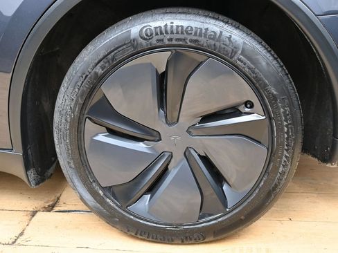 Used 2026 Tesla Model Y Long Range RWD image 11