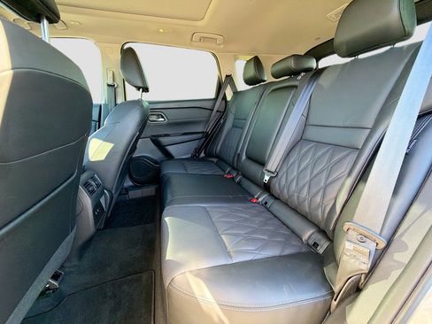 Used 2025 Nissan Rogue Platinum image 20