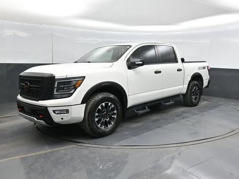Used 2023 Nissan Titan PRO-4X w/ Pro-4x Convenience Package AWD/4WD image 9