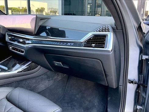 Used 2025 BMW X7 xDrive40i w/ M Sport Package image 18