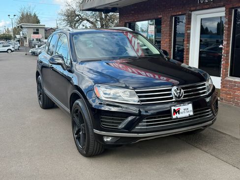 Used 2015 Volkswagen Touareg Sport image 1