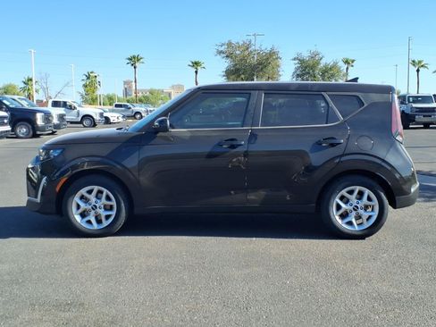 Used 2023 Kia Soul LX w/ LX Technology Package FWD image 2