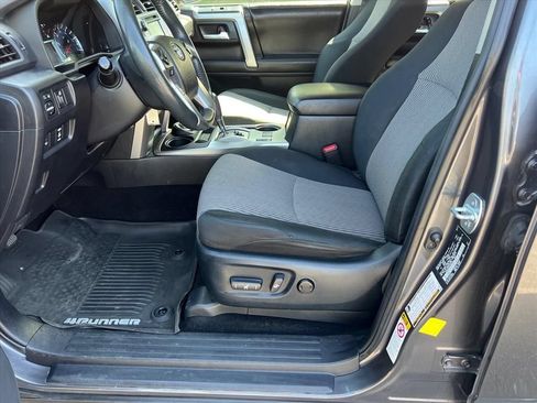 Used 2017 Toyota 4Runner SR5 AWD/4WD image 11