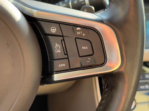 Used 2018 Jaguar XF Prestige image 18