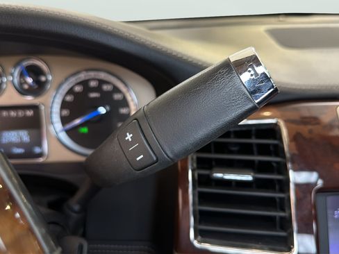 Used 2013 Cadillac Escalade Platinum AWD/4WD image 22