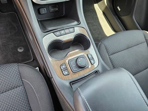 Used 2022 GMC Acadia SLE w/ Driver Convenience Package FWD image 32
