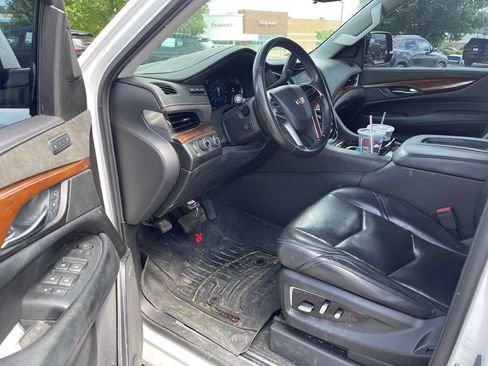 Used 2019 Cadillac Escalade ESV Luxury AWD/4WD image 5