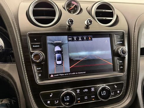 Used 2017 Bentley Bentayga AWD/4WD image 21