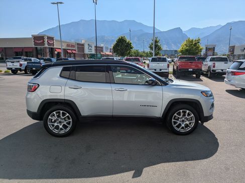 Used 2025 Jeep Compass Limited AWD/4WD image 2