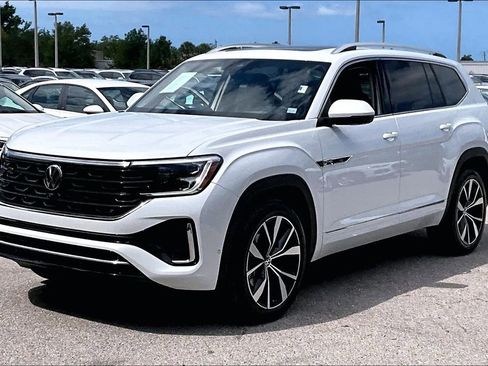 Certified 2026 Volkswagen Atlas SEL Premium R-Line image 9