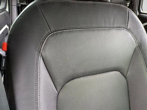 Used 2024 Land Rover Defender 110 X-Dynamic SE image 17