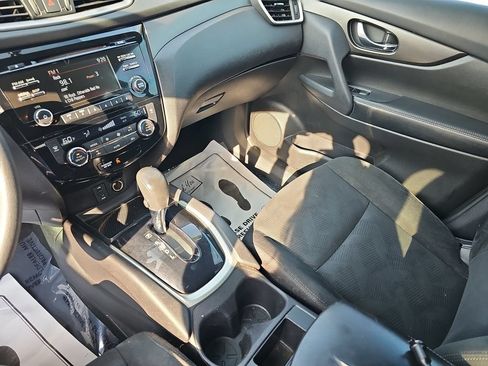 Used 2015 Nissan Rogue SV FWD image 24