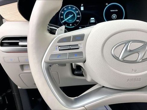 Certified 2025 Hyundai Palisade Limited AWD/4WD image 23