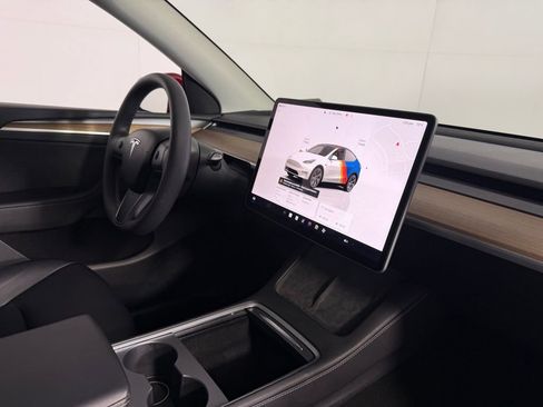 Used 2025 Tesla Model Y Long Range image 29