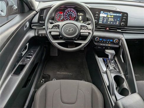 Used 2022 Hyundai Elantra SEL image 16