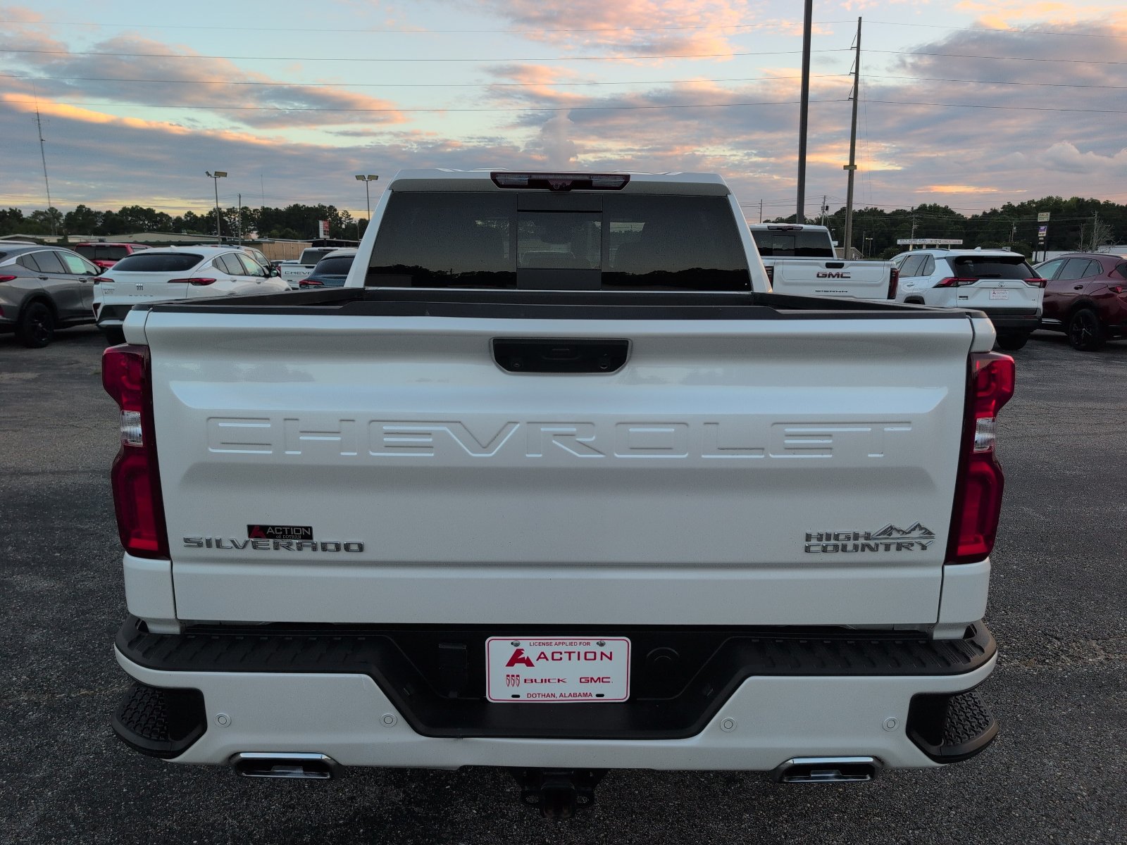 Used 2025 Chevrolet Silverado 1500 High Country AWD/4WD image 3