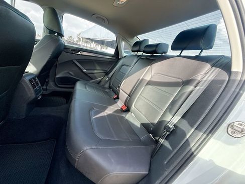 Used 2020 Volkswagen Passat 2.0T R-Line image 27