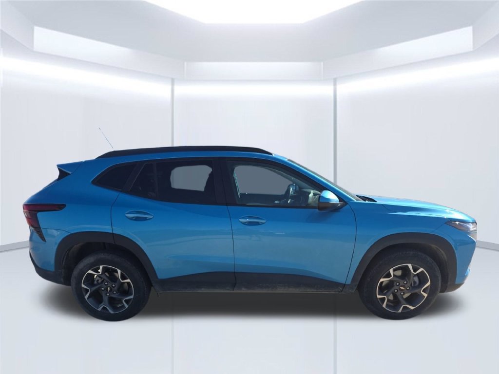 Used 2025 Chevrolet Trax LT w/ Driver Confidence Package FWD image 8