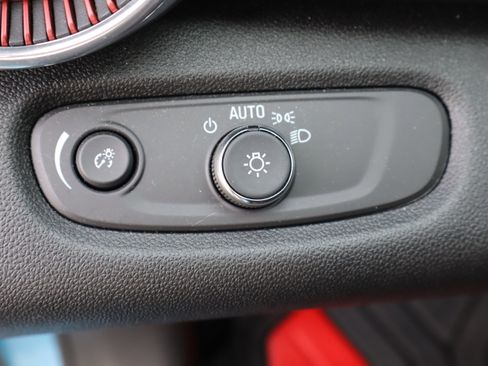 Used 2025 Chevrolet Trax RS w/ Driver Confidence Package image 19